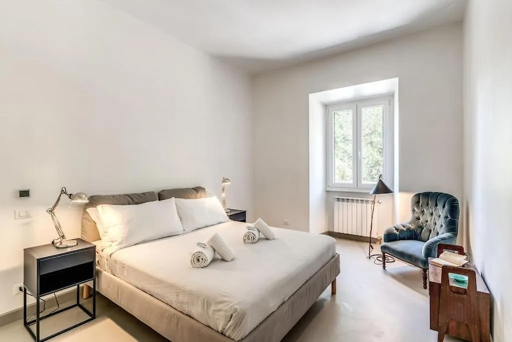 Via Provana San Giovanni 2 Bedroom Apartment Rome